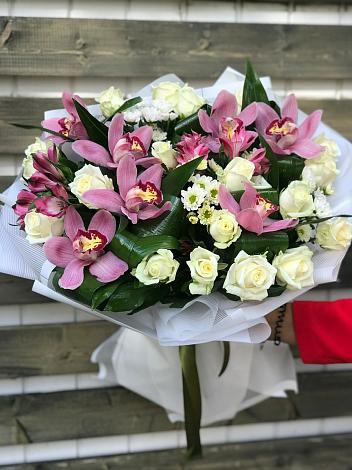 Букет цветов из: Розы и Хризантемы в Мамонтово