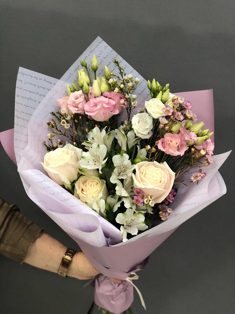 Букет цветов из: Альстромерии, Розы и Лизиантусы в Мамонтово