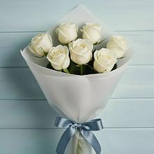 Букет 7 Белых роз Эдлесс Лав в Мамонтово