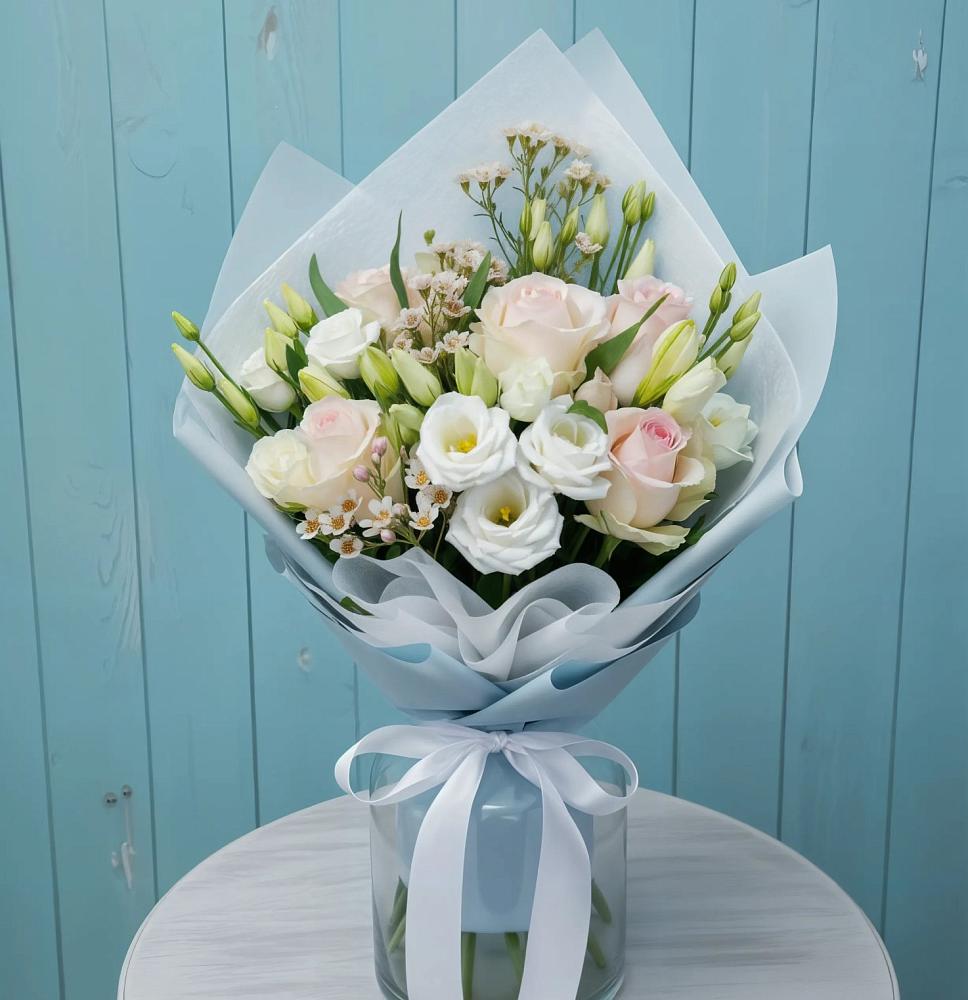 Букет цветов из: Розы и Лизиантусы в Мамонтово