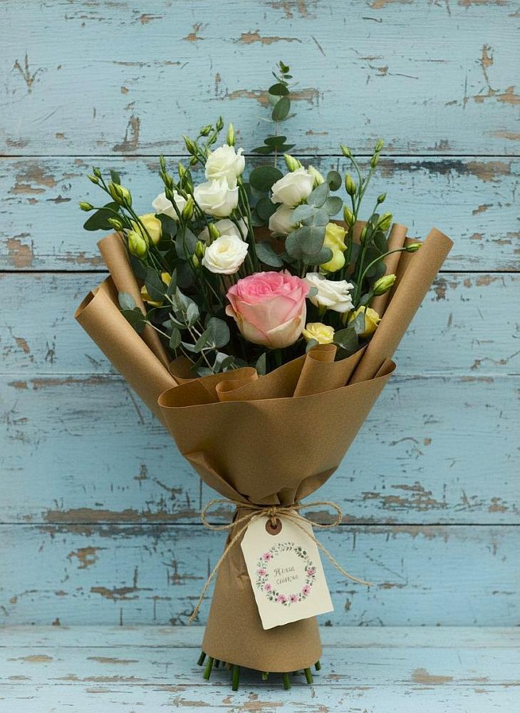 Букет цветов из: Розы и Лизиантусы в Мамонтово