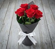 Букет 5 Красных роз Эдлесс Лав в Мамонтово