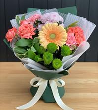 Букет цветов из:  Гвоздики, Розы, Герберы и Хризантемы в Мамонтово