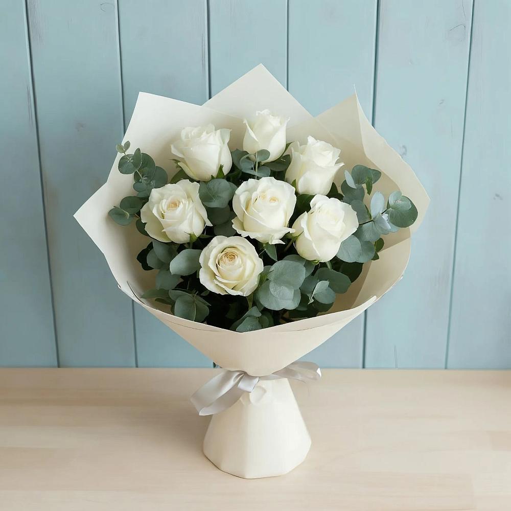 Букет Белые розы в Эвкалипте в Мамонтово