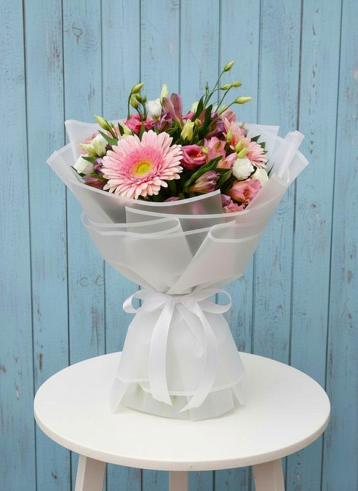 Букет цветов из: Герберы, Альстромерии и Лизиантусы в Мамонтово