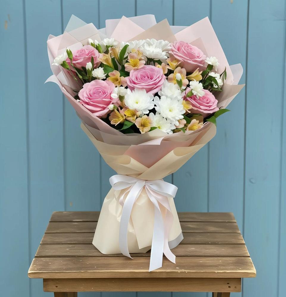 Букет цветов из: Гвоздики, Орхидеи и Розы в Мамонтово