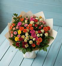 Букет Микс из разноцветных кустовых роз в Мамонтово