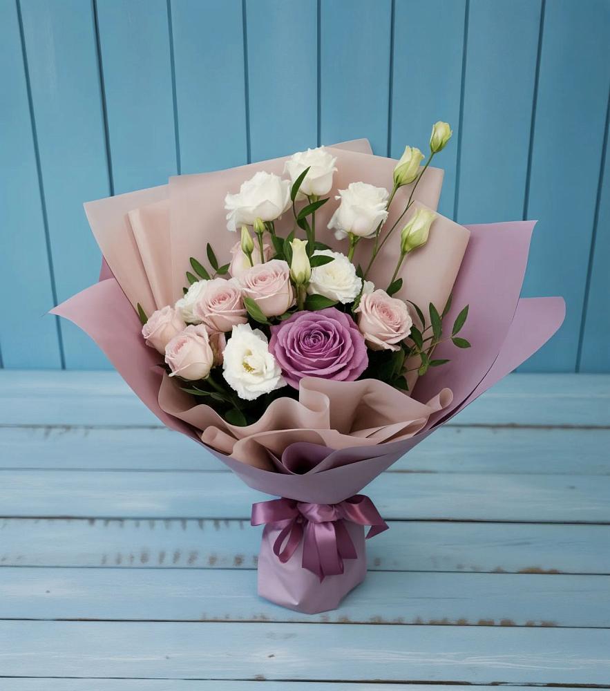 Букет цветов из: Розы и Лизиантусы в Мамонтово